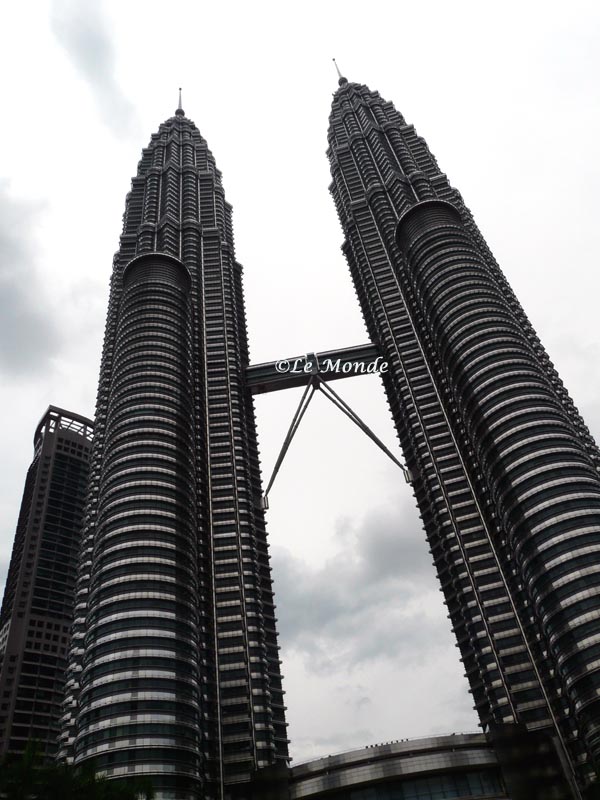 one of the 5 tallest buildings of Malaysia-petronas @lemonicks.com/