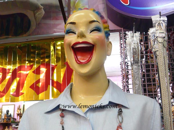 Laughing mannequin @lemonicks.com/