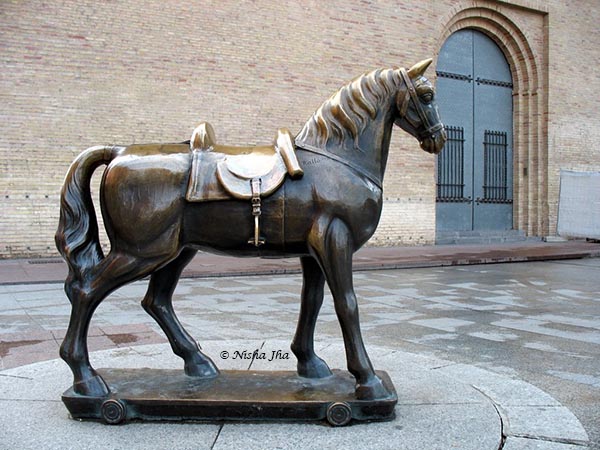 horse sculpture @lemonicks.com
