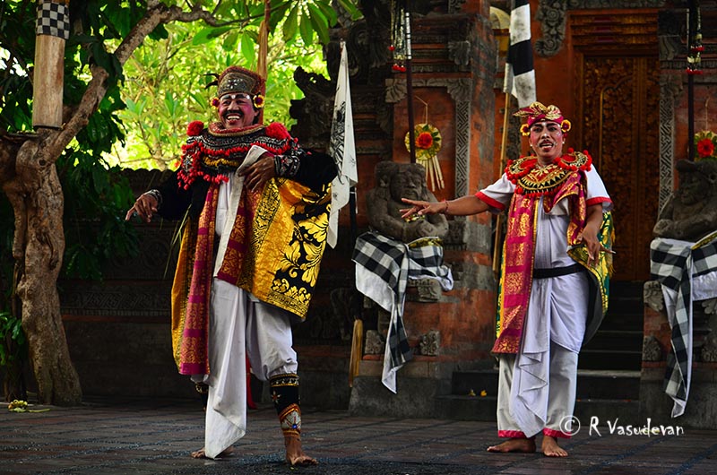 Barong dance drama bali ubud indonesia lemonicks.com