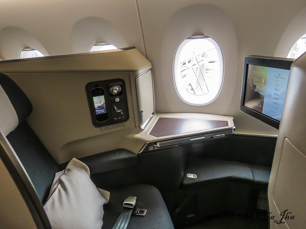 Cathay Pacific Business class A350 m Seating and storage
