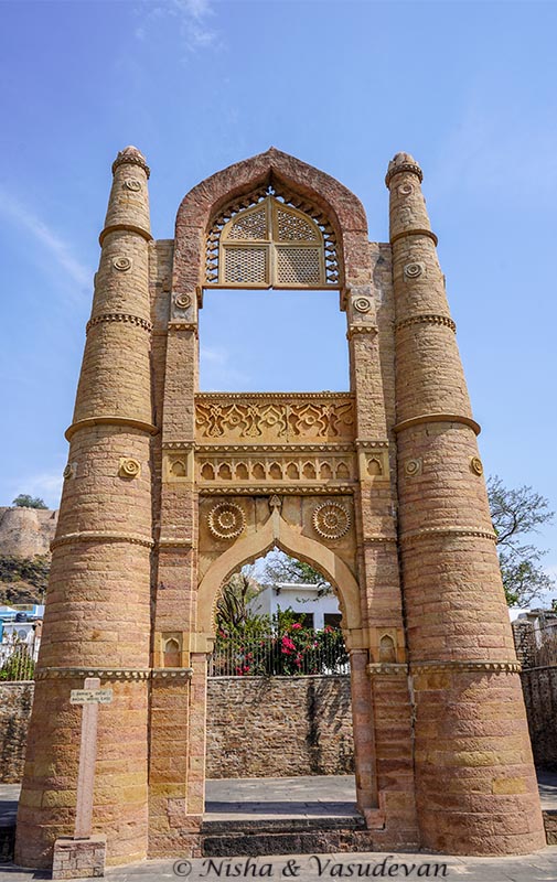 tourist places to visit at Chanderi Badal mahal gate