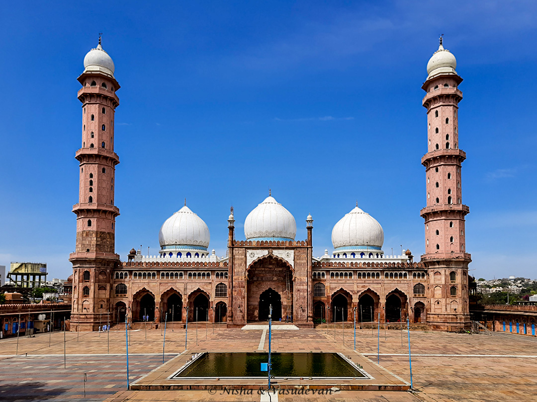 Complete Guide to Taj-ul-Masajid, Bhopal, India's Largest Mosque -  Lemonicks.com