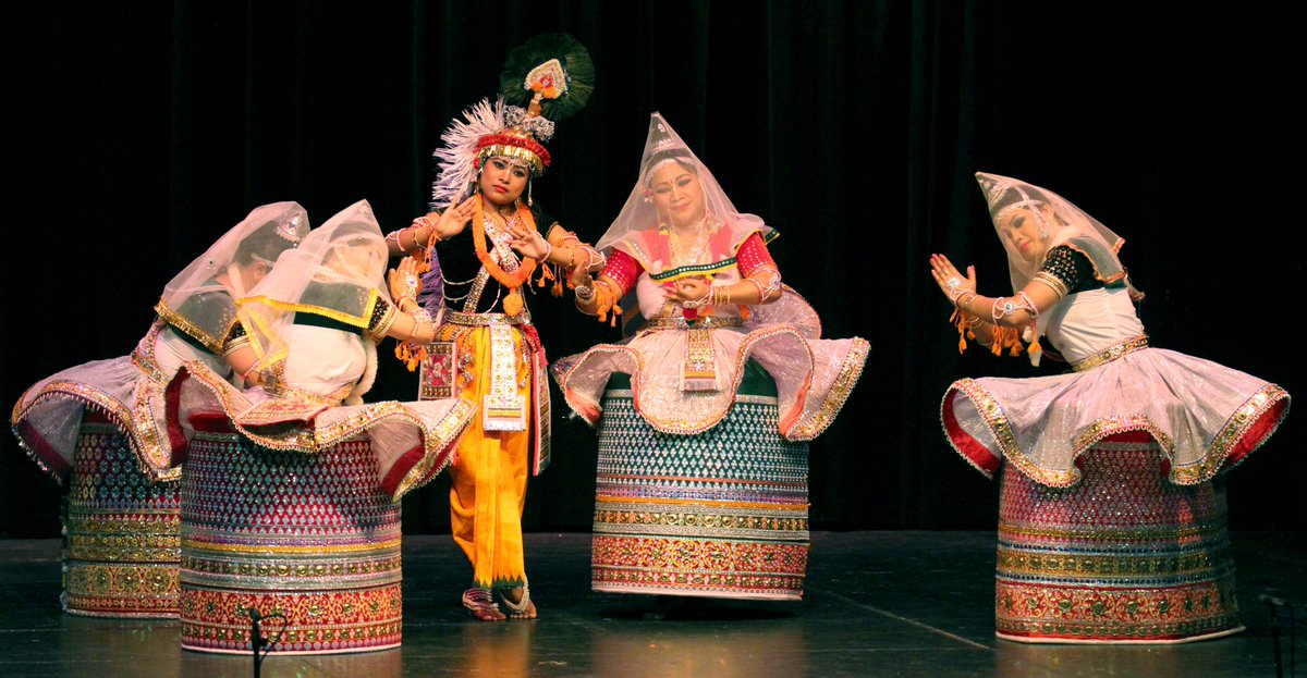 Group folk dances in Indian States: Manipuri Raasleela @www.lemonicks.com