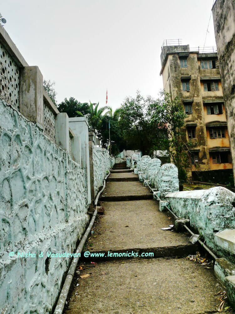 stairway to go to the fort and dargah at sewri at www.lemonicks.com